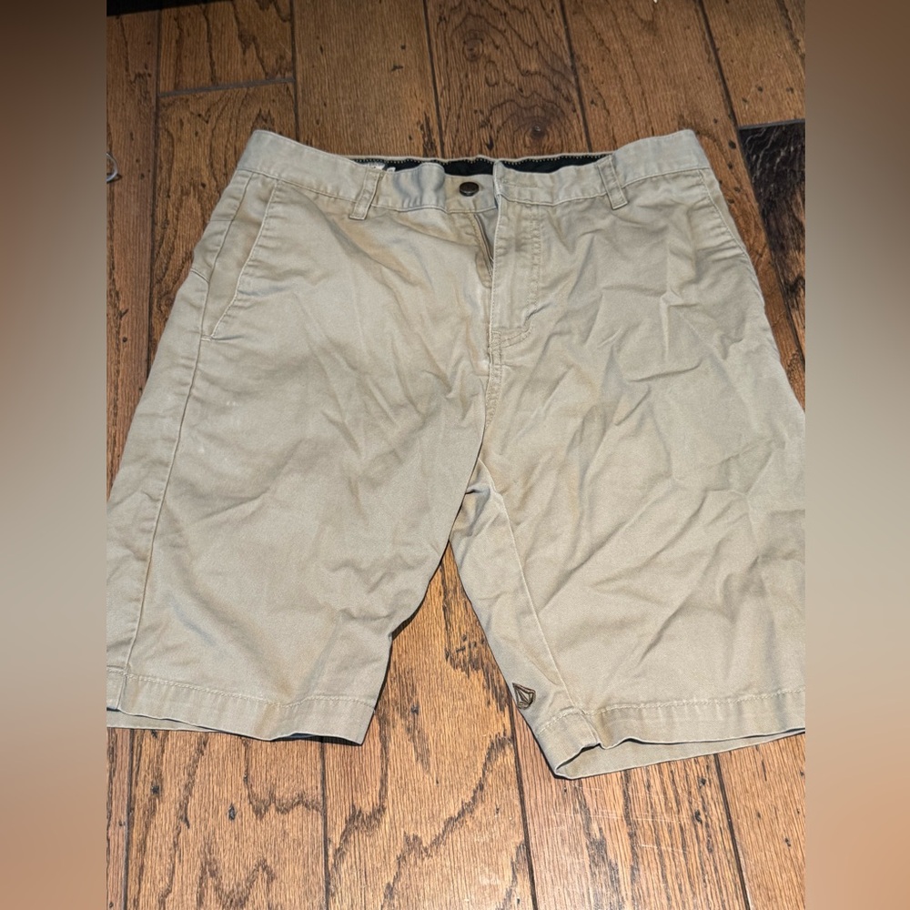 Volcom Men's Khaki Shorts. Size 30